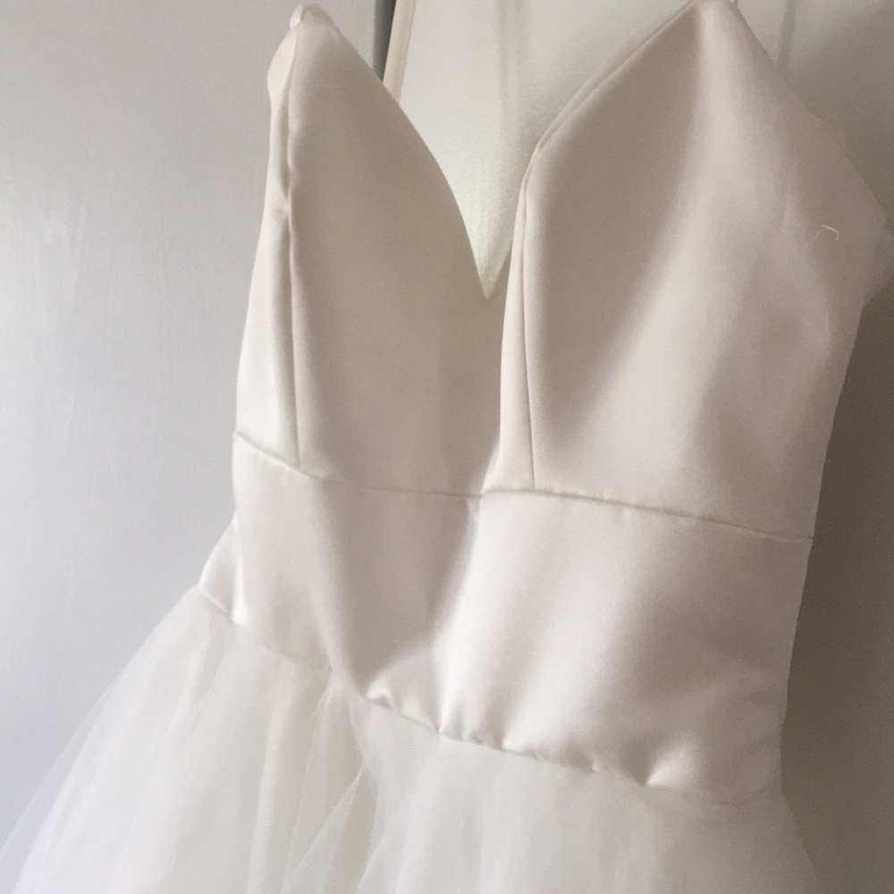 Never Before Worn Wedding Dress - Picture 2 of 6